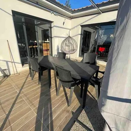 House With Pool Between Nimes And Montpellier Villa